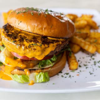 Beyond Burger Classic - Beyond Burger & Fries